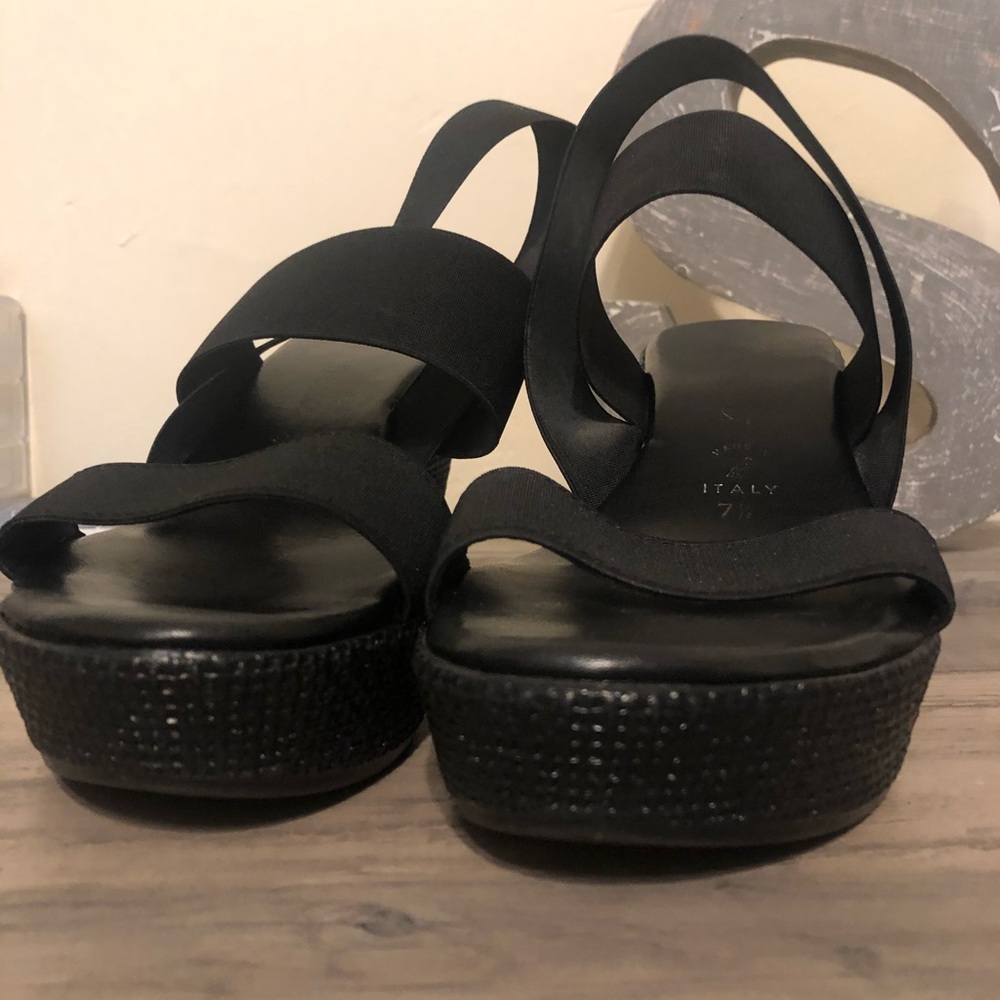 Black wedges